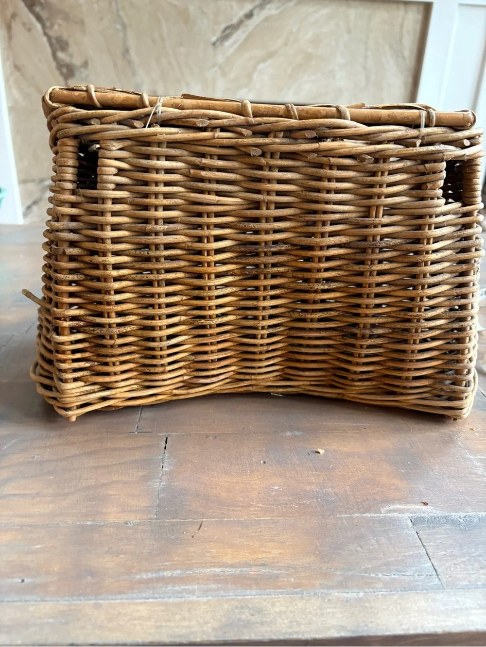 Woven Rattan Fishing Creel Basket with Lid - Natural Brown